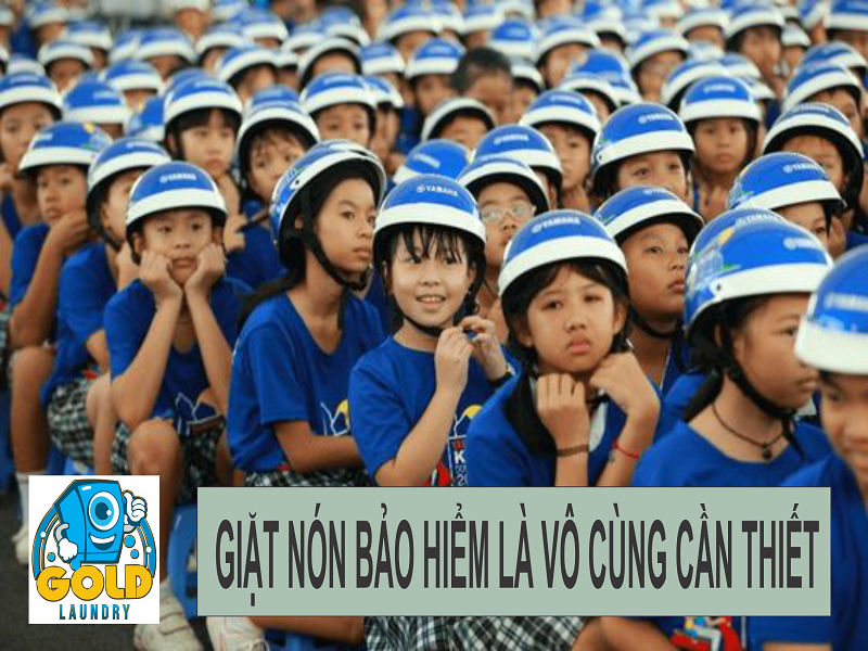 Hình ảnh nón bảo hiểm được sử dụng rộng rãi tại Việt Nam - Vì thế việc giặt nón bảo hiểm là vô cùng cần thiết để giữ vệ sinh
