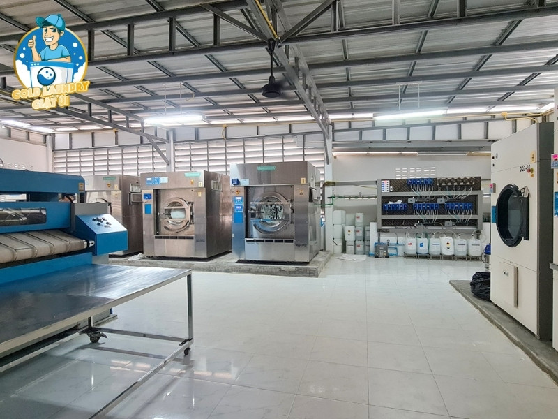 Bản chất và cơ chế hoạt động của giặt ủi công nghiệp