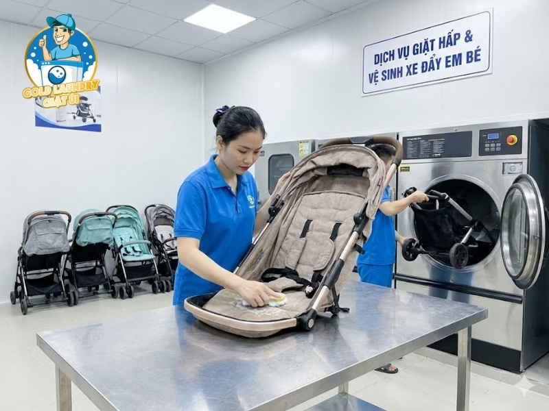 Tần suất vệ sinh xe đẩy phù hợp để bảo vệ bé